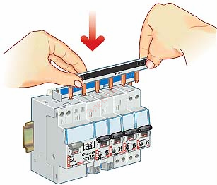 Подключение провода к гребенке автоматов Гребёнчатая шина HX3 1-полюсная 13 модулей Legrand