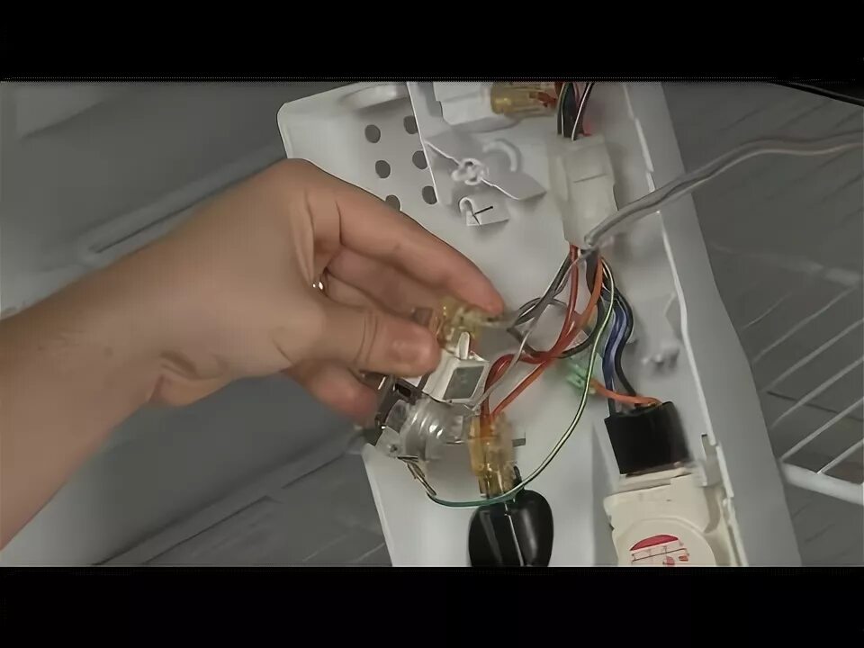 Подключение проводов терморегулятора холодильника индезит GE Refrigerator Won't Cool? Replace Thermostat #WR09X10042 - YouTube