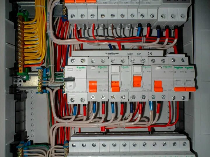 Подключение проводов в электрощитке Монтаж электропроводки в деревянном доме под ключ - заказать в Москве и Московск