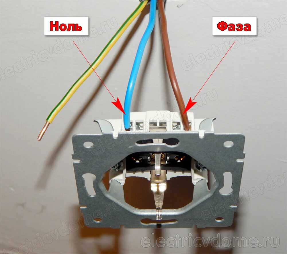 Подключение розетки где фаза где ноль С какой стороны должна быть фаза в розетке - слева или справа? Электрик в доме Д
