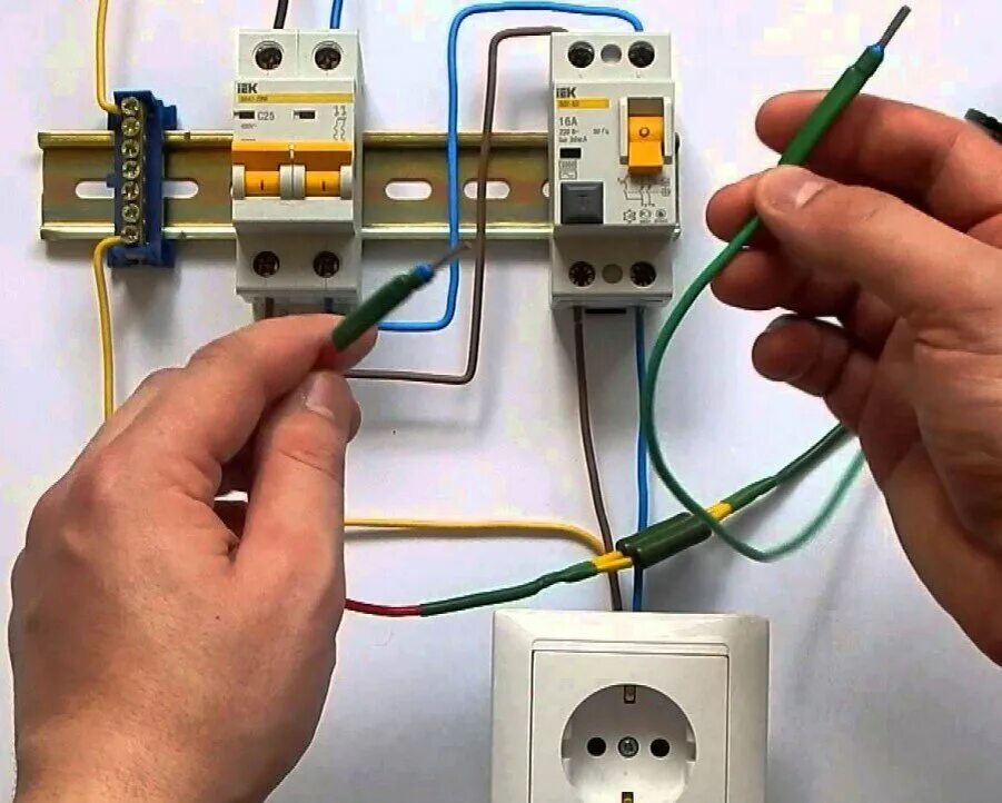 Подключение розетки к дифавтомату Зачем нужно делать заземление в квартире? Tostr Дзен