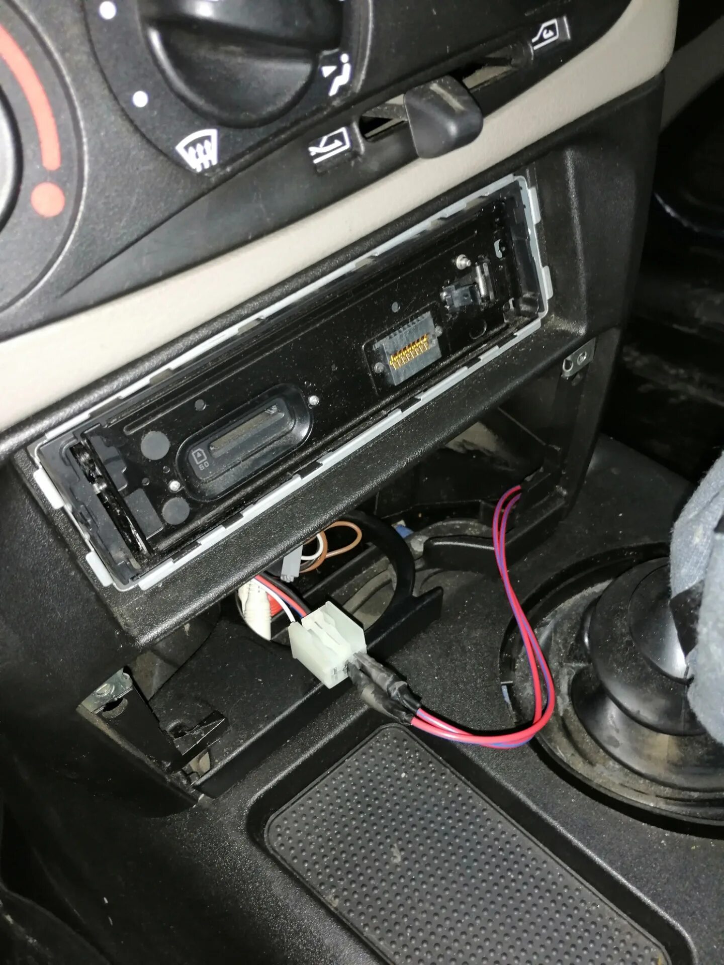 Подключение розетки нива шевроле Usb розетки - Chevrolet Niva GLX, 1,7 л, 2006 года своими руками DRIVE2