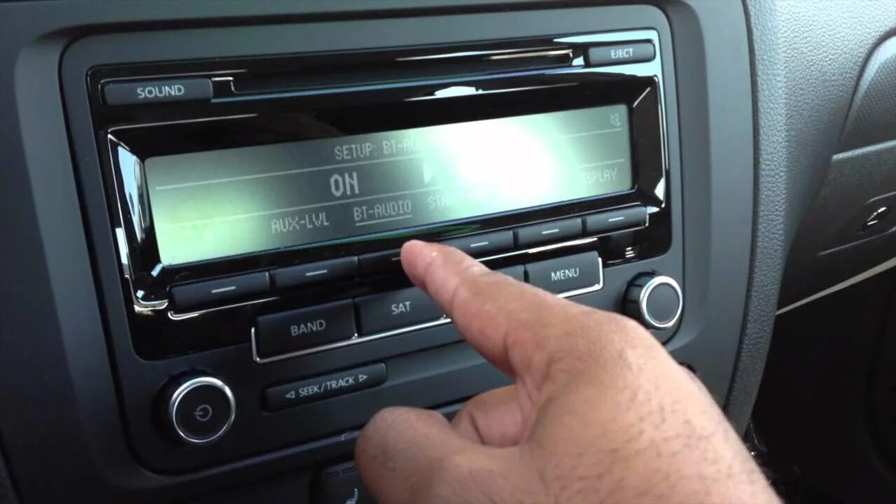 Подключение телефона фольксваген How to activate Bluetooth Audio on the VW RCD310 radio - YouTube