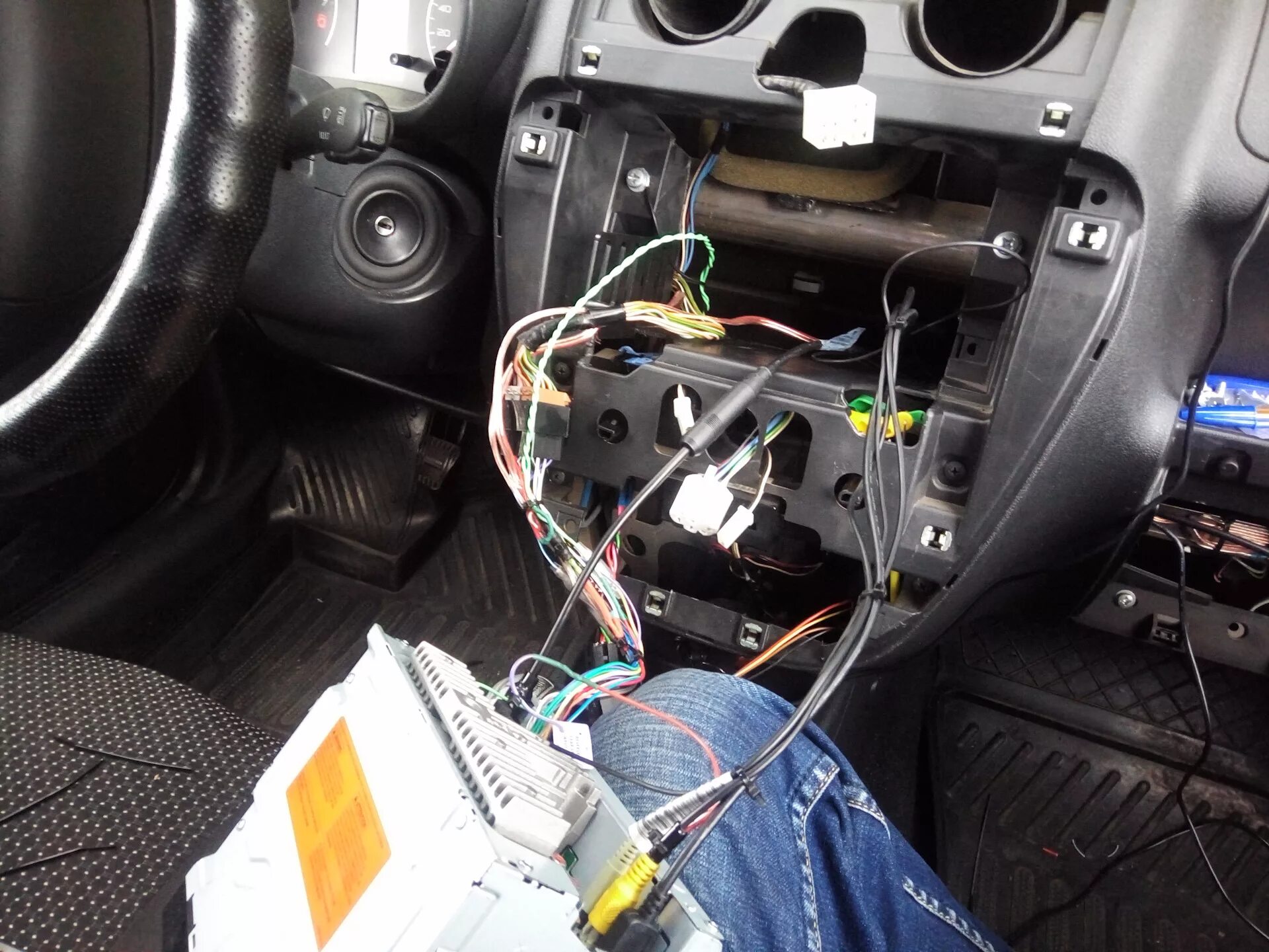 Подключение телефона к магнитоле гранта Установка 2DIN Pioneer AVH-AV290BT в Гранту "Норма" - Lada Гранта, 1,6 л, 2012 г