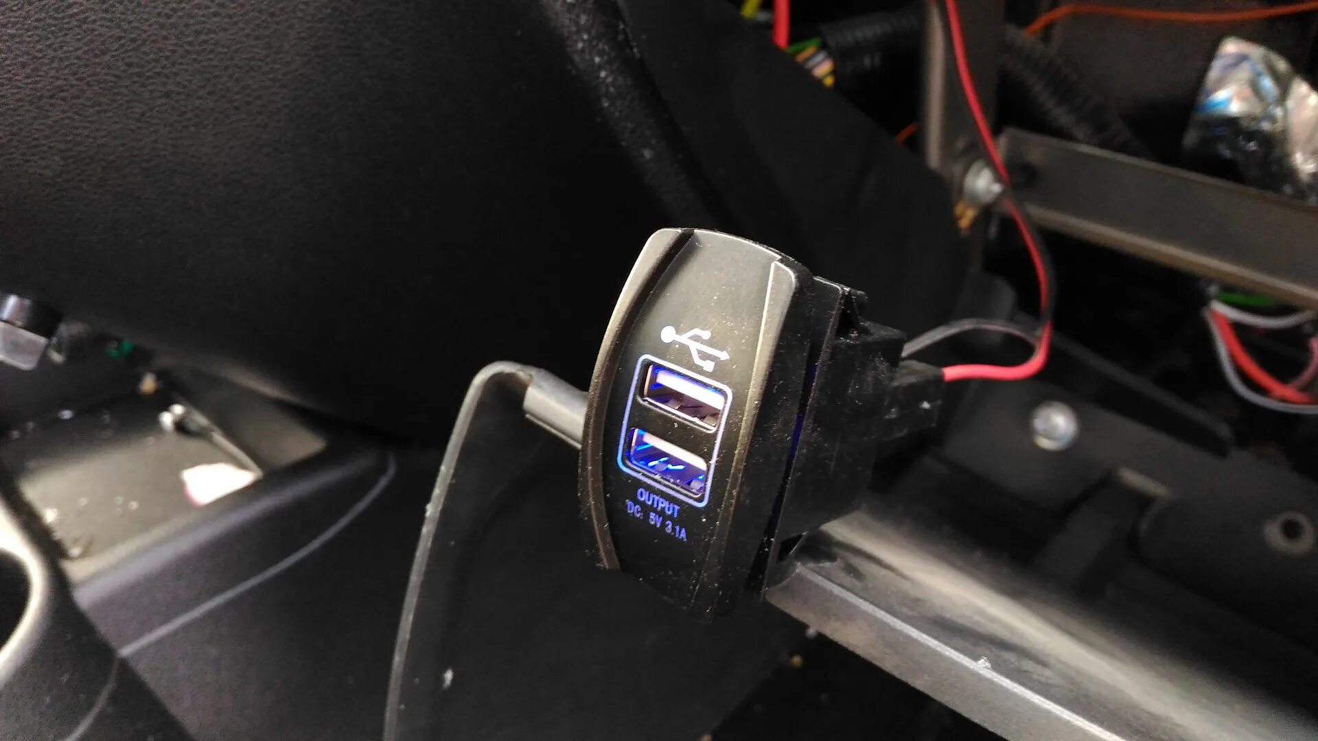 Подключение usb розетки в авто Установил USB зарядку - Lada Гранта, 1,6 л, 2012 года своими руками DRIVE2