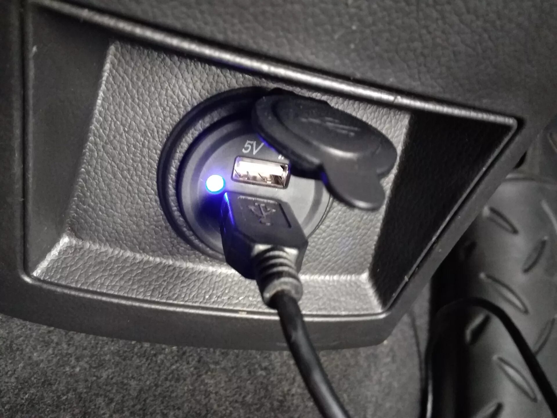 Подключение usb в машину Установка USB розеток вместо прикуривателя ч.1 - Chevrolet Cruze Hatchback, 1,6 