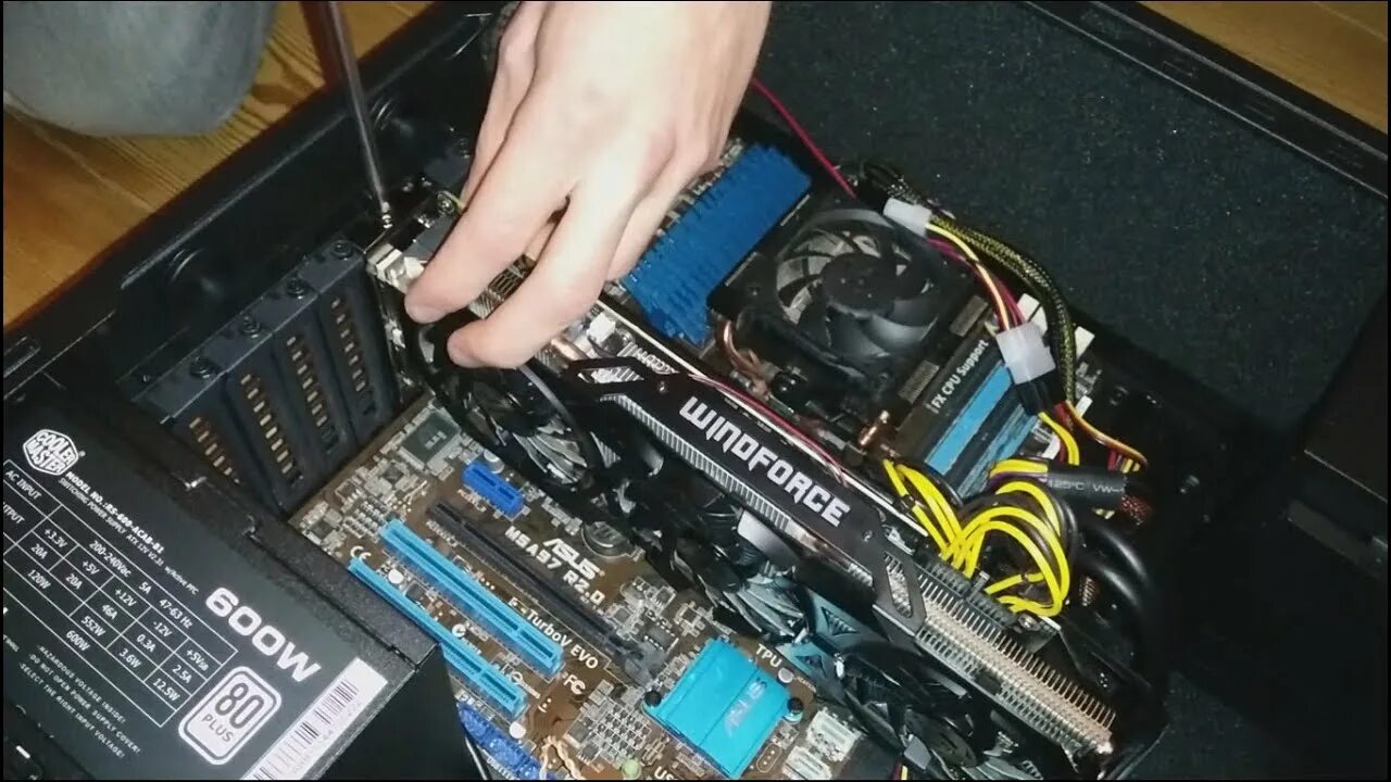 Подключение видеокарты к телевизору How to install Gigabyte GTX 970 G1 on motherboard Installation - YouTube