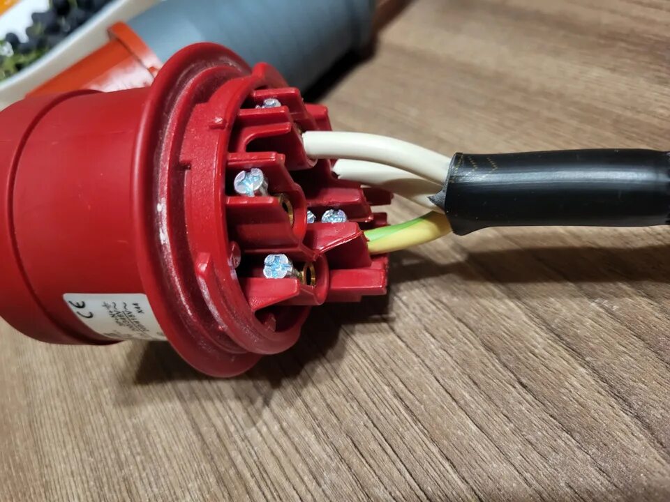 Подключение вилки 380 4 провода Вилка 380 вольт 5 контактов 16А (Red 3-phase 16A 5-pin Tesla Adapter Gen 2) - Te