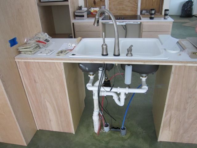 Подключение воды на кухне Local plumber available Tuberias, Fregadero, Instalacion