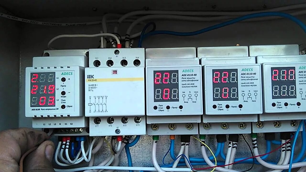 Подключения реле напряжения 3 х фазного Не откалиброванное "Реле защиты сети 3-фазное ADC-0130-10" - YouTube