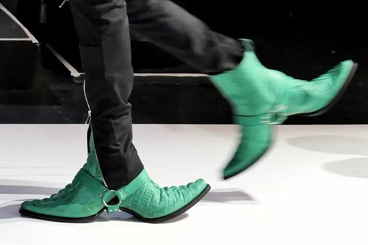 Подкрадули обувь мужская фото double-faced cowboy boots strut down the runway for hood by air's NYFW show Boot