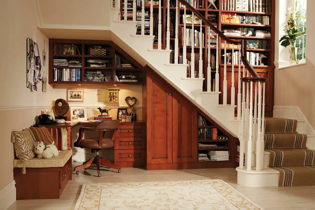 Подлестничное пространство в частном доме фото 23 nifty under stairs storage solutions Under stairs, Traditional home offices, 