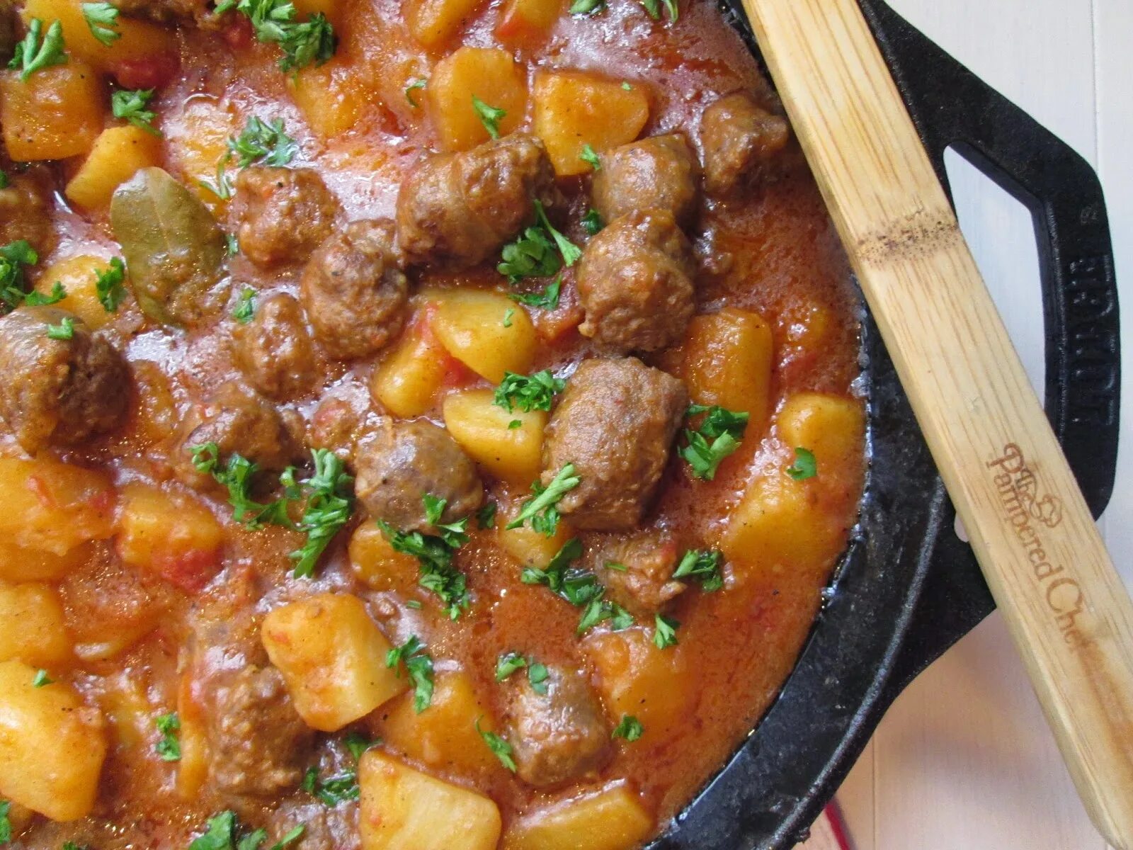 Подлив с мясом рецепт с фото Рецепт гуляша из свинины с картошкой