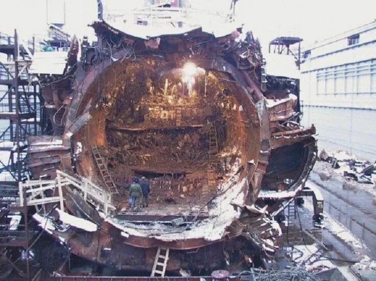 Подлодка курск фото Wreck of the Russian nuclear submarine "Kursk" after being raised from the botto