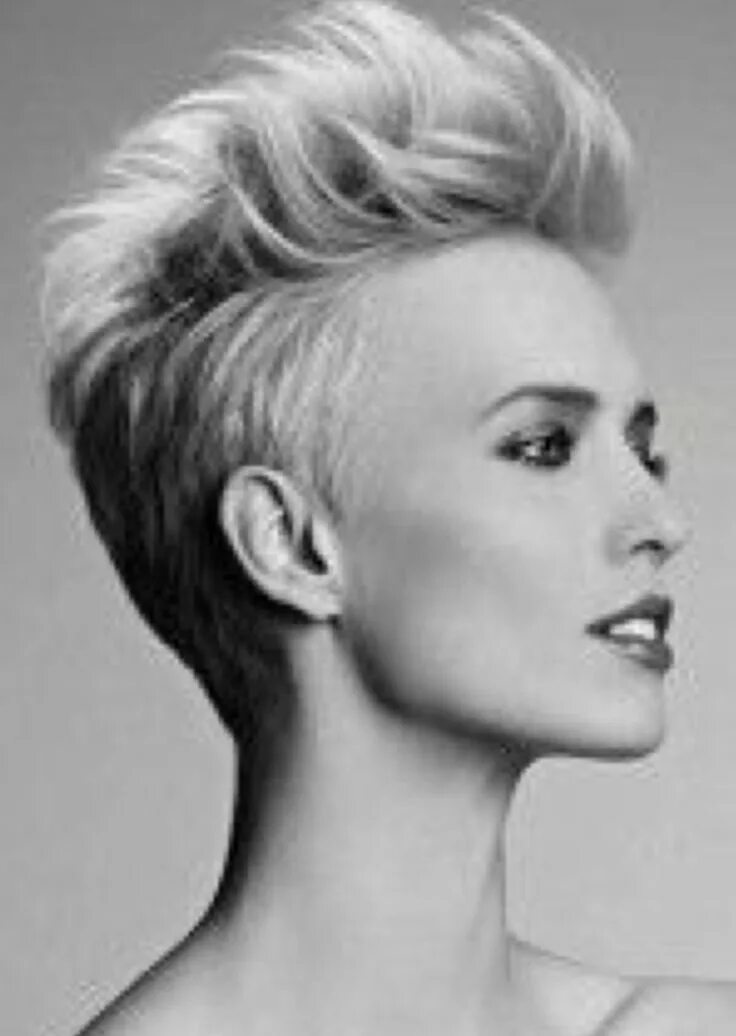 Поднятые короткие прически Pin on Hair in 2024 Half shaved hair, Short hair styles, Short hair styles pixie