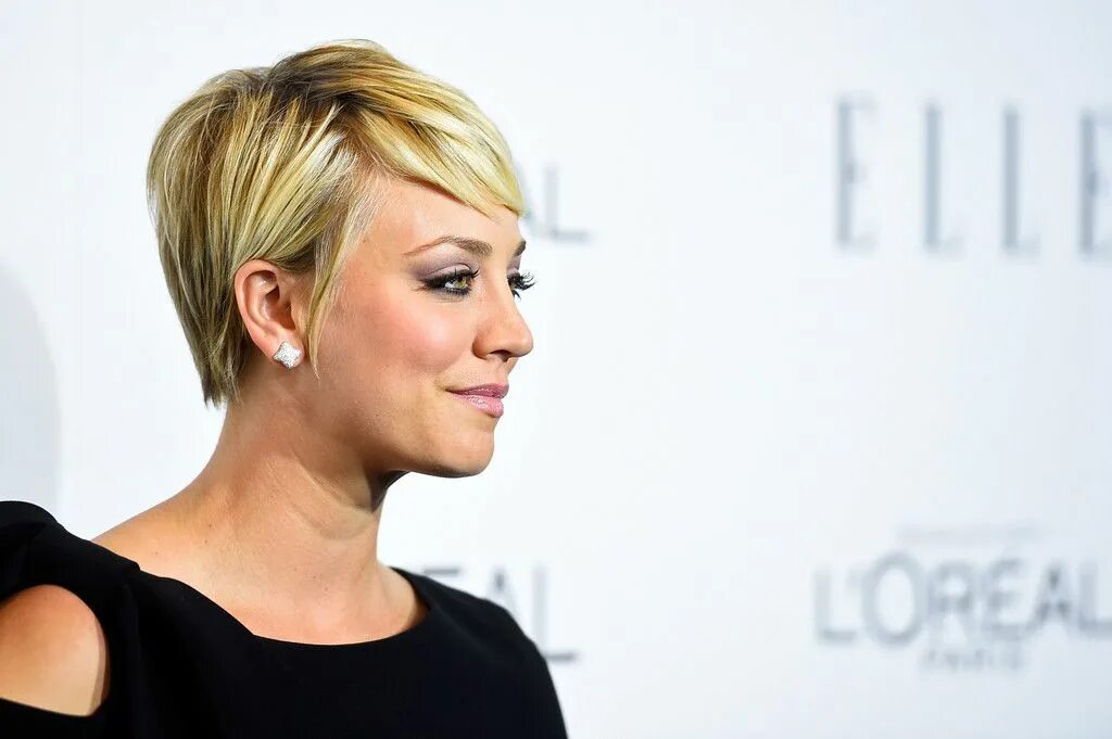 Поднятые короткие прически More Pics of Kaley Cuoco Pixie Kaley cuoco short hair, Hair styles 2014, Pixie h