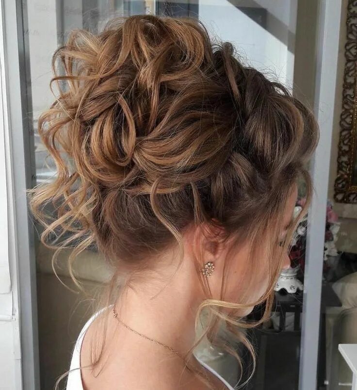 Поднятые прически на средние 40 Creative Updos for Curly Hair Curly hair updo, Wedding hairstyles, Wedding ha