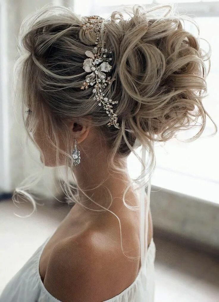 Подобранные прически 10 Charming Bridesmaid Hairstyles Ideas You Can Try Wedding hairstyles, Bride ha