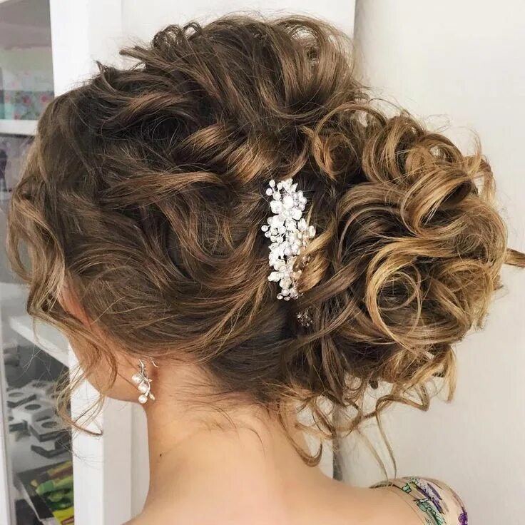 Подобранные прически 20 Soft and Sweet Wedding Hairstyles for Curly Hair 2024 Bridal hair, Stylish ha