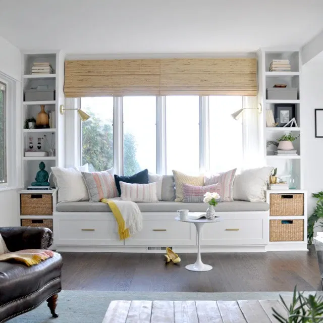 Подоконник в гостиной фото built-in window seat and shelves - Crazy Wonderful Window seat design, Storage b