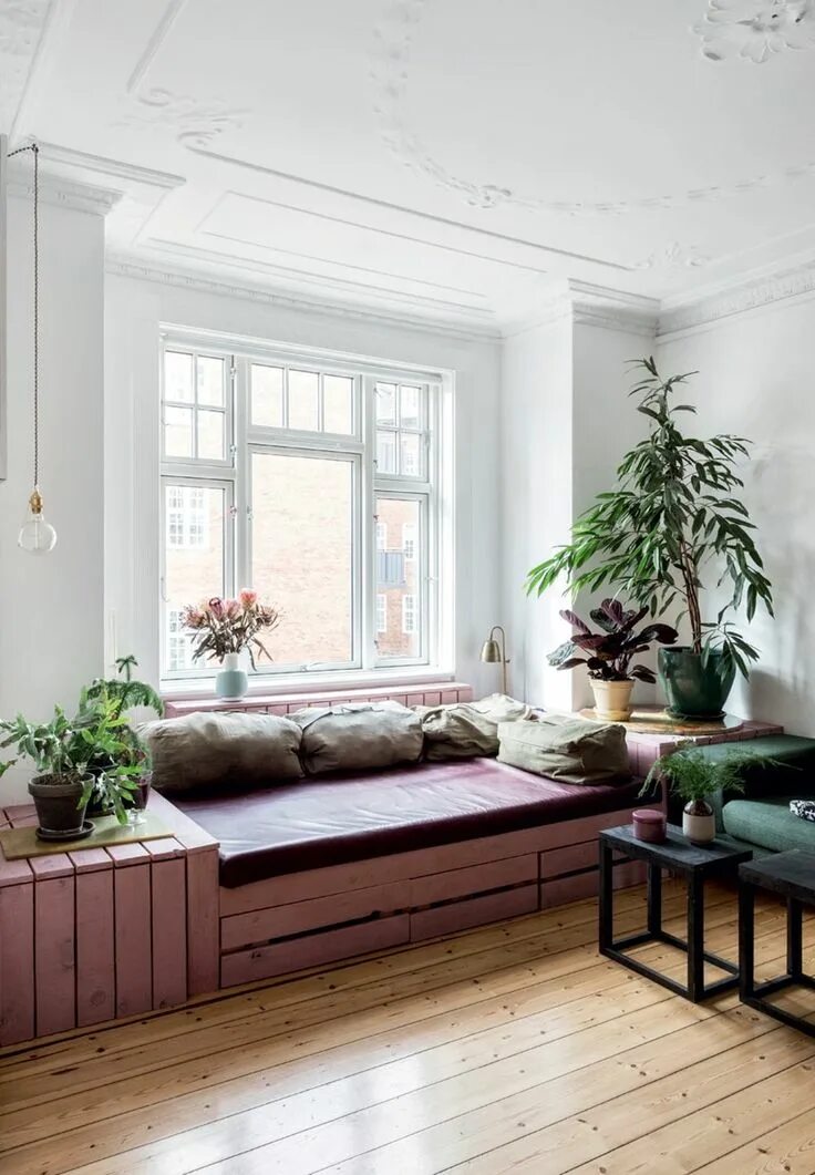 Подоконник в современном интерьере фото Multifunktionelt familiehjem på Østerbro Window seat design, Home decor bedroom,