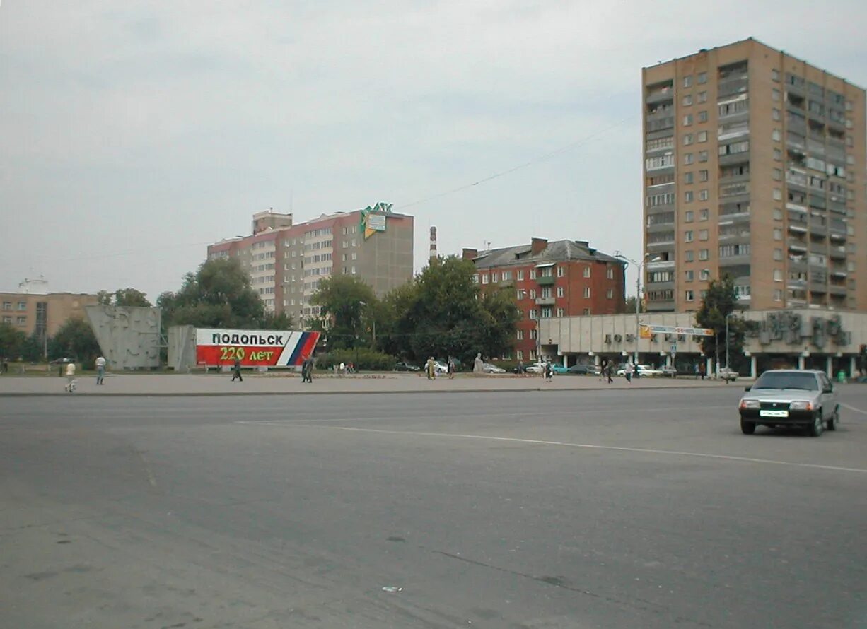 Подольск фото города Podolsk. Lenin Square in 2002. Overheard Podolsk And it's been 21 years already.