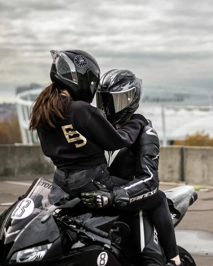 Подпись фото с мотоциклом Dans ma vie Bike photoshoot, Biker couple, Biker love