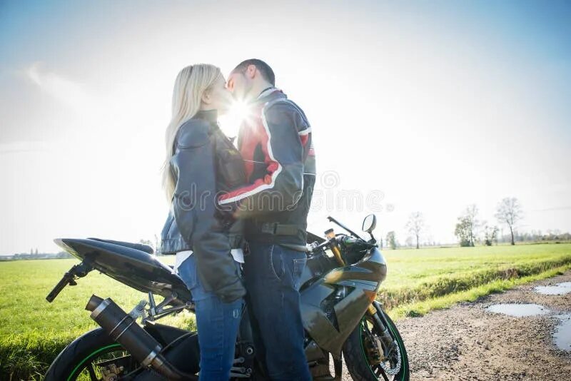 Подпись к фото на мотоцикле девушке Silhouette Couple Kiss Motorcycle Stock Photos - Free & Royalty-Free Stock Photo