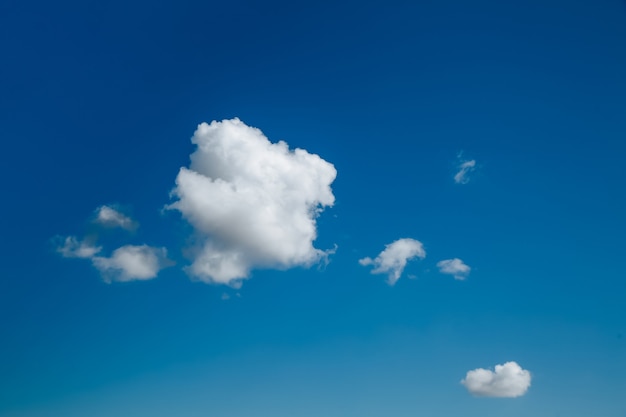 Подпись к фото облака Premium Photo White fluffy clouds in blue sky background from clouds