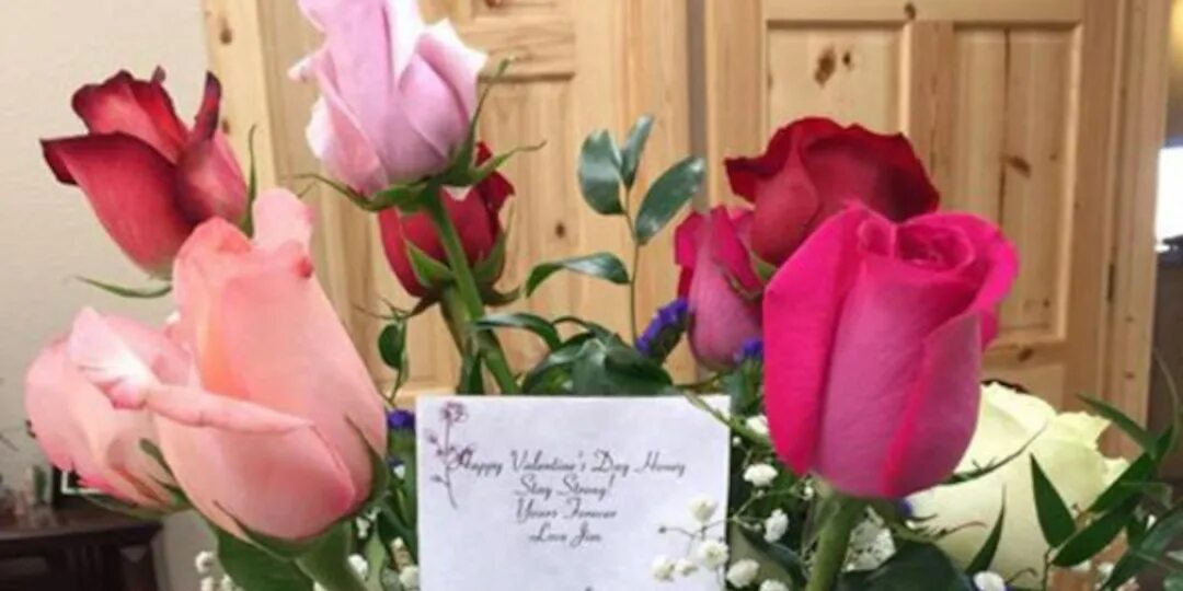 Подпись к фото с букетом цветов Husband Sends V-Day Flowers to Wife After His Death