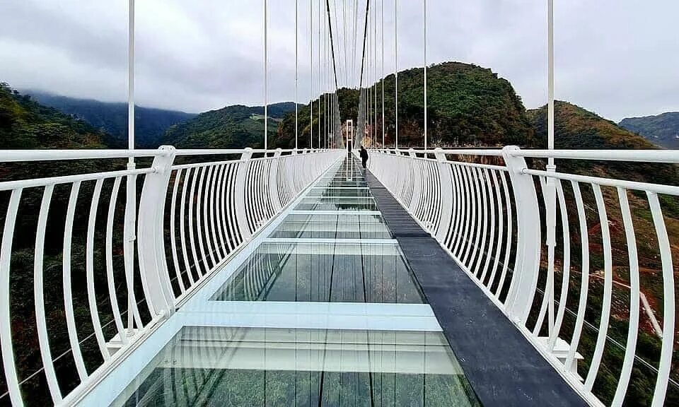 Подписать фото на стеклянном мосту в китае World's longest glass bridge to open in northern Vietnam - VnExpress Internation