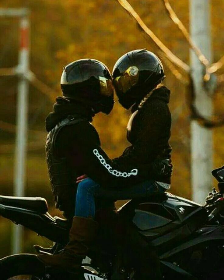 Подписать фото с мотоциклом девушке Pin by milena celine on relationships Motorcycle couple, Biker love, Bike couple