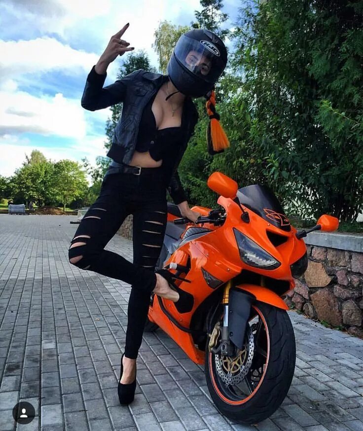 Подписать фото в инстаграм с мотоциклом Pin de Scott Johnson en Motorcycles Motocicleta de chica, Chica motorista, Mujer