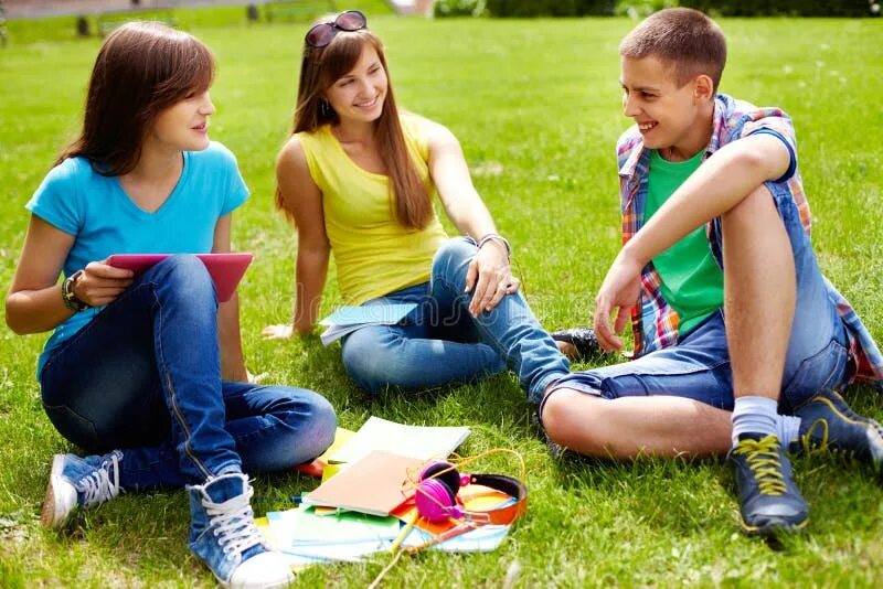 Подростки летнее фото Homework outdoors stock image. Image of friends, leisure - 28950277