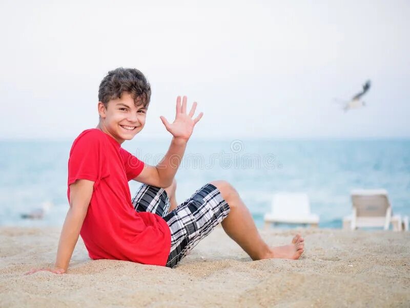 Подростки мальчики фото пляж Teen boy on beach stock photo. Image of childhood, recreation - 112148822