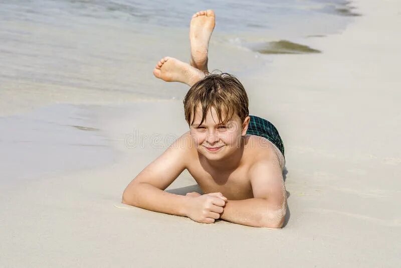 Подростки мальчики фото пляж Boy at the beach stock photo. Image of friendly, lying - 44506572