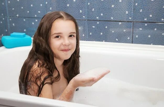 Подростки в ванне фото Page 4 93,000+ Little Girl Shower Pictures