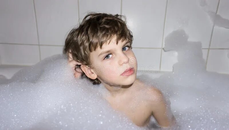 Подростки в ванной фото Man in the Foam in the Bathroom Stock Image - Image of foam, funny: 110855381