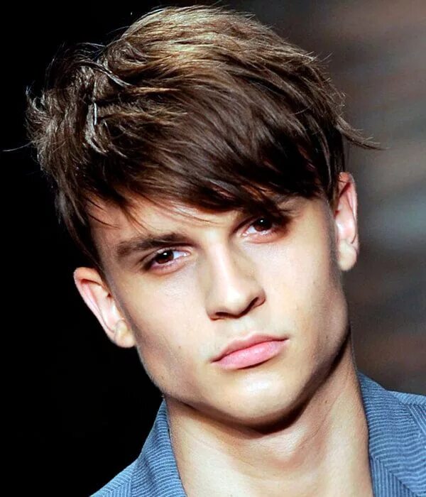 Подростковая мужская стрижка с челкой Messy fringe male haircut Haircuts for men, Cool hairstyles for men, Boy hairsty