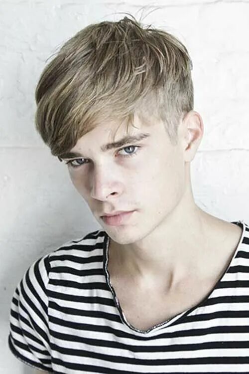 Подростковая мужская стрижка с челкой Mens Hairstyles Bangs Haircuts with bangs, Hairstyles with bangs, Boy hairstyles