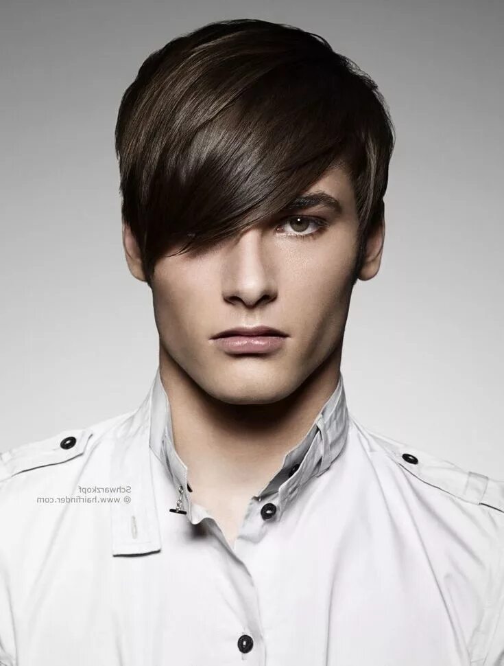 Подростковая мужская стрижка с челкой Men\'s Hairstyle Long hair styles men, Hairstyles with bangs, Long hair with ban