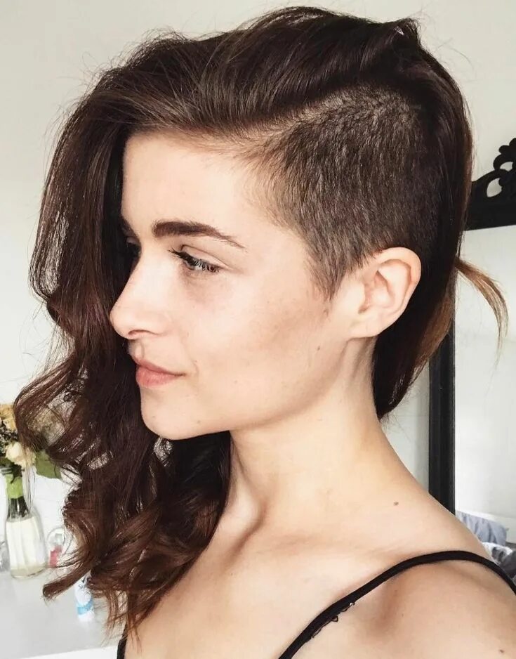 Подростковая прическа женская Buzz Cut Girls Who Inspire You to Cut Locks Dramatically Half shaved hair, Shave