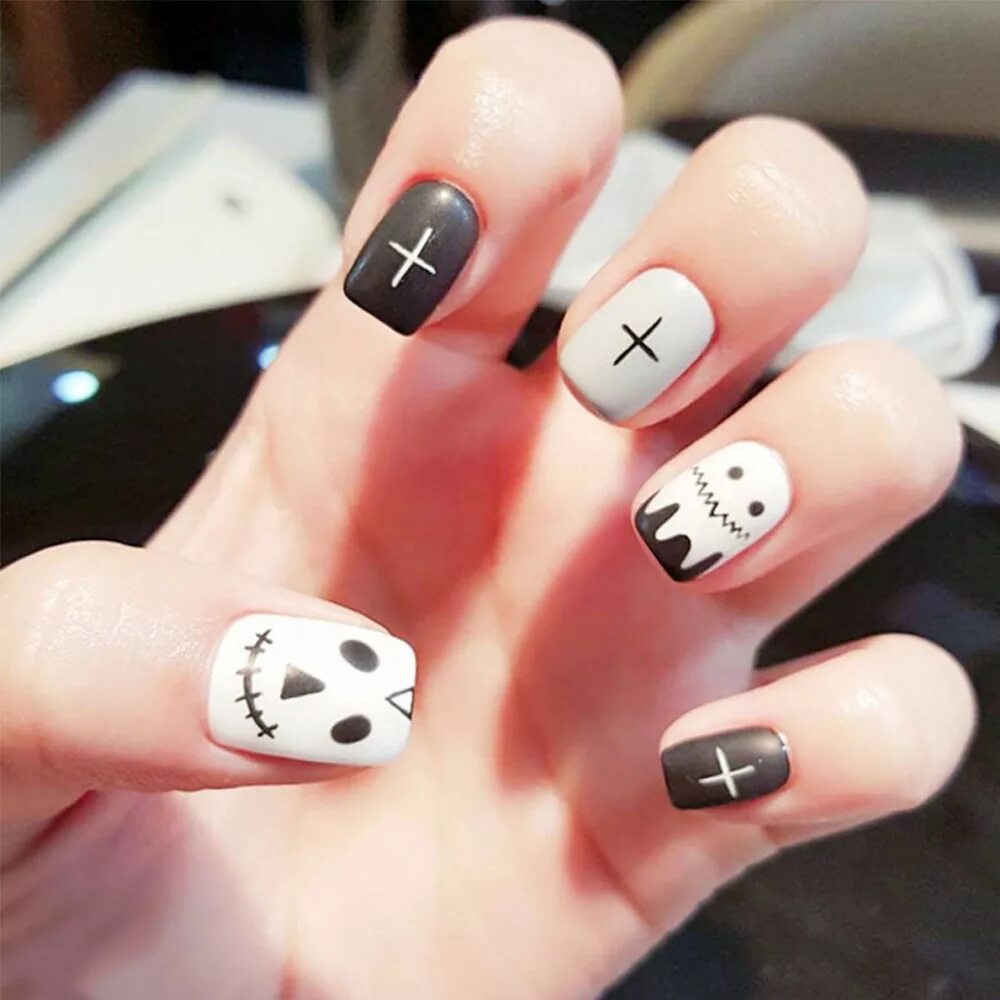 Подростковый маникюр на короткие ногти 24pcs/set Full Finished Black Grey False Nails Short Design Cartoon Matte Girls 