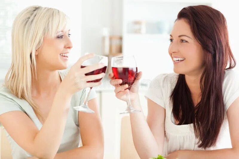 Подруги вино фото Joyful Women Toasting with Wine Stock Image - Image of meal, beverage: 21015561