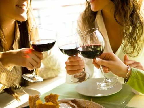 Подруги вино фото How to Be a Better Friend Red wine benefits, Wine, Red wine