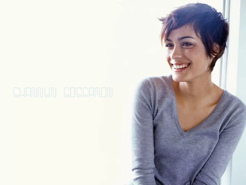 Подругу с короткой стрижкой Shannyn Sossamon Wallpaper: Shannyn Modele coiffure courte, Coupe de cheveux cou