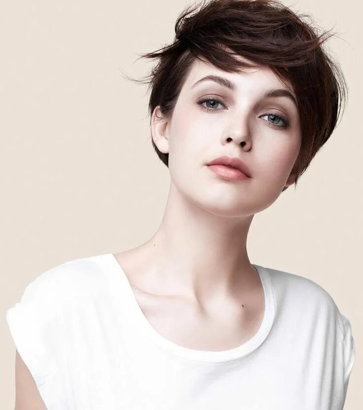 Подругу с короткой стрижкой le défi Cute hairstyles for short hair, Short straight hair, Short haircut style