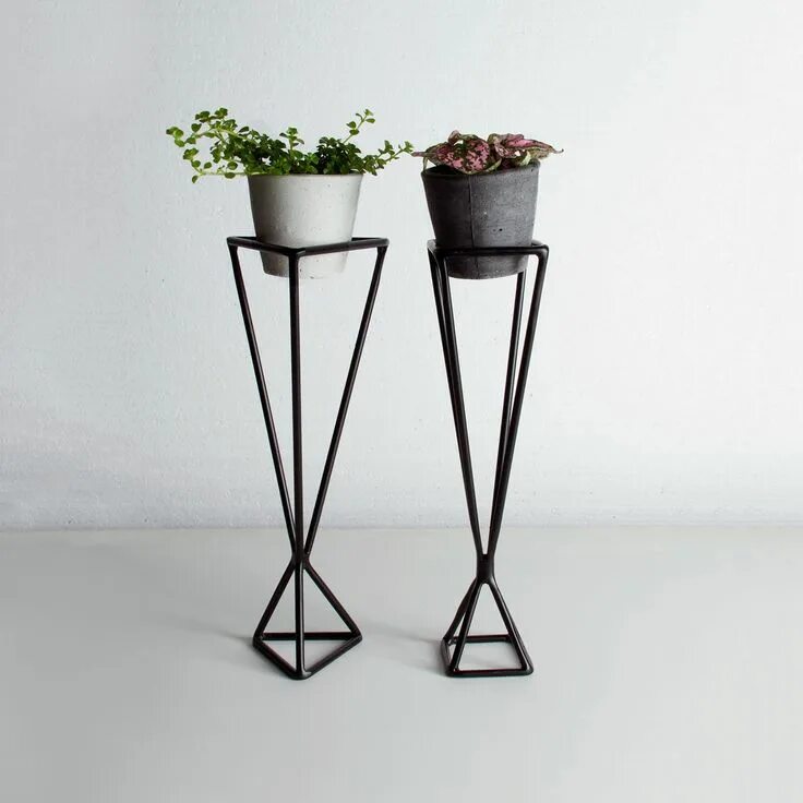 Подставка для цветов в стиле лофт Geometric Steel Plant Stand // Triangle House plants decor, Iron decor, Modern p