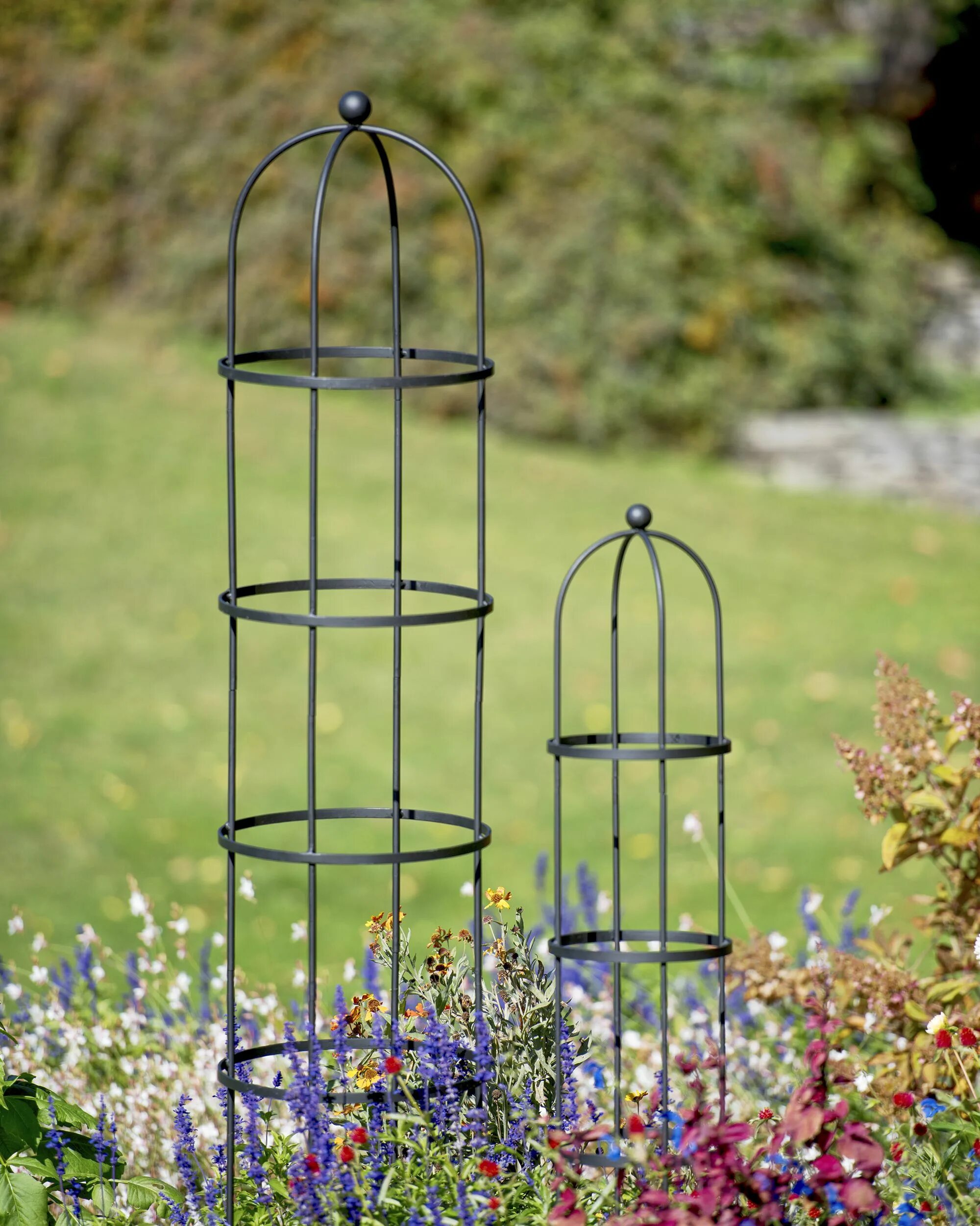 Подставка под клематис фото Garden Obelisk: Essex Round Trellis, Free Standing Gardeners.com Garden obelisk,