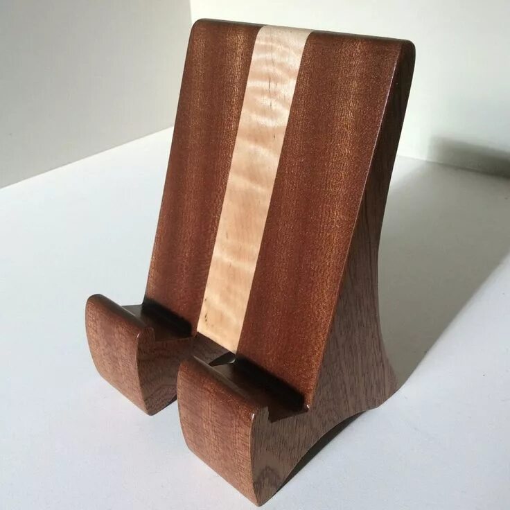 Подставка своими руками из дерева фото SunderlandFurniture shared a new photo on Etsy Diy phone stand, Wood phone stand